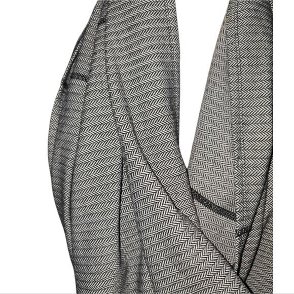 Lululemon Gray Stripe Herringbone‎ Vinyasa Snap Infinity Scarf - Picture 3 of 6